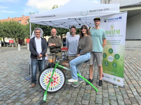 MARLENE Projektleiter Wolfgang Kolenda, Foodsharer Manfred Bauerfeind gemeinsam mit dem Team vom Stadtteilbüro Kempten-Ost