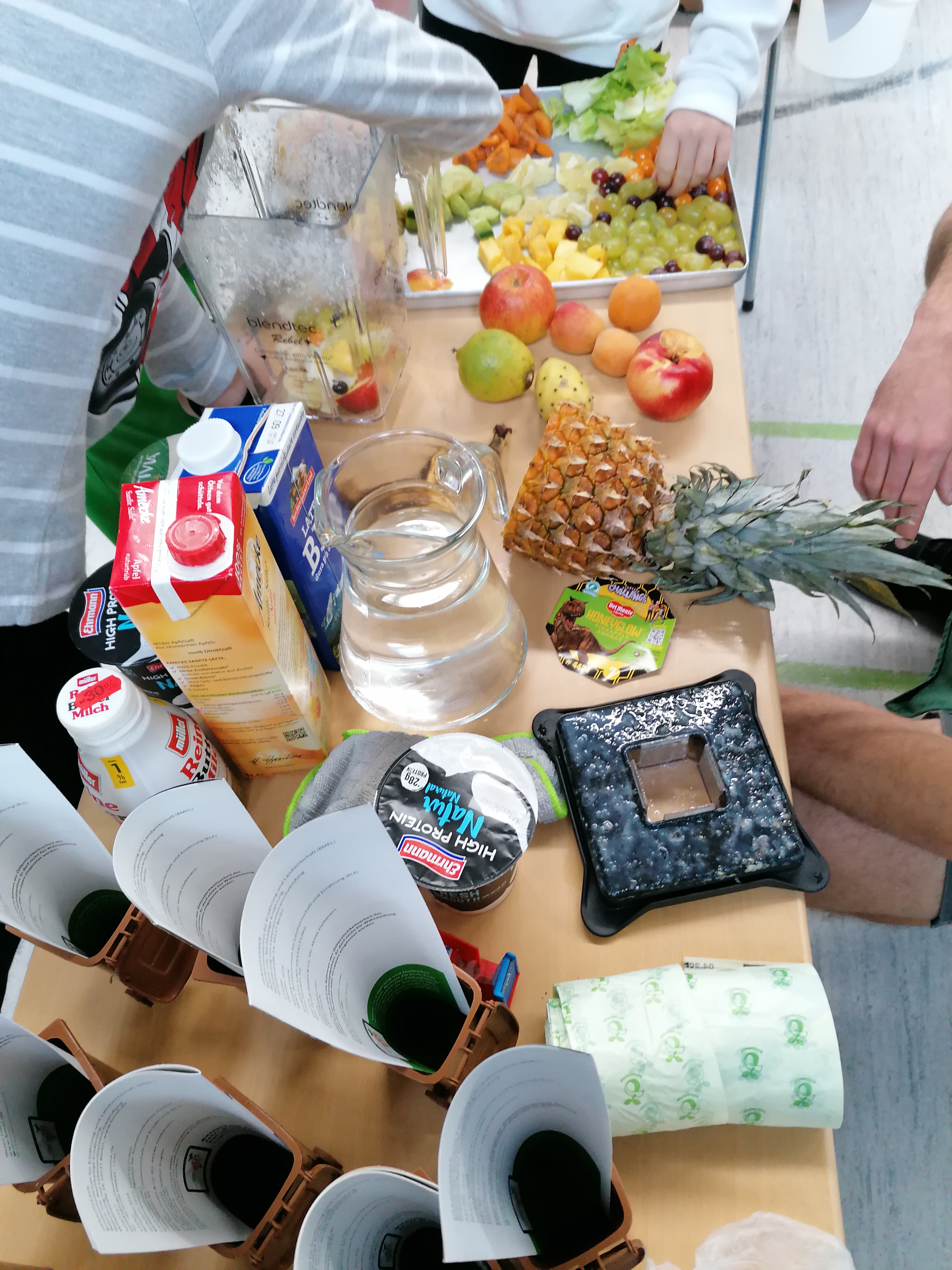 Lebensmittel Sinnes-Parcours und „Smoothie-Bike“ an der Suttschule Kempten